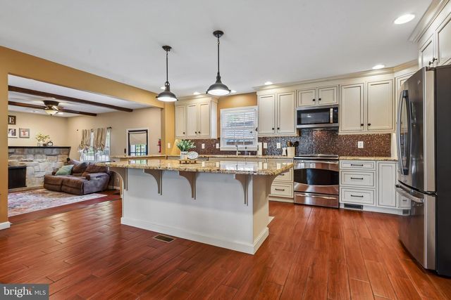 702 PARRY BLVD, Cinnaminson, NJ 08077