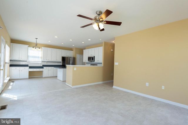 341 BULLSKIN ST, Charles Town, WV 25414