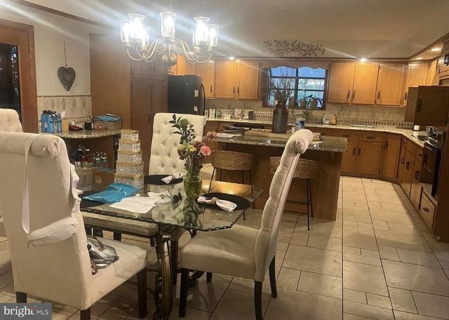 3725 OAKLAND RD, Bethlehem, PA 18020