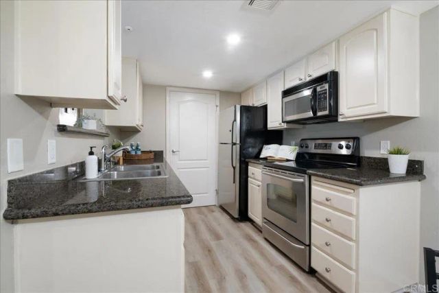 12075 Alta Carmel Court 35, San Diego, CA 92128