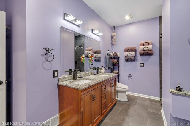 6304 Hiawatha Road, Hamburg Township, MI 48189