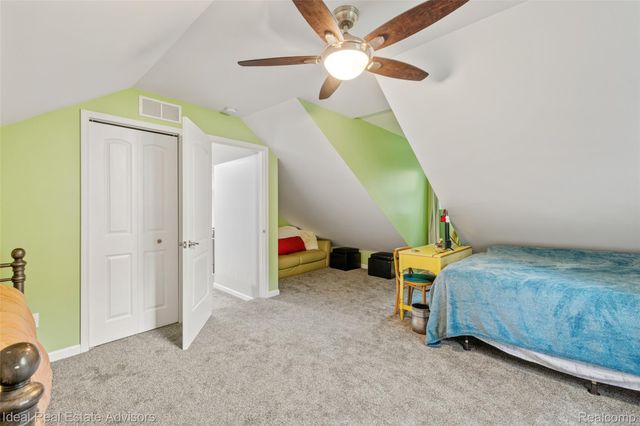 6304 Hiawatha Road, Hamburg Township, MI 48189