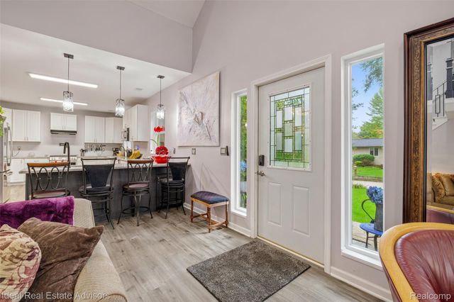 6304 Hiawatha Road, Hamburg Township, MI 48189