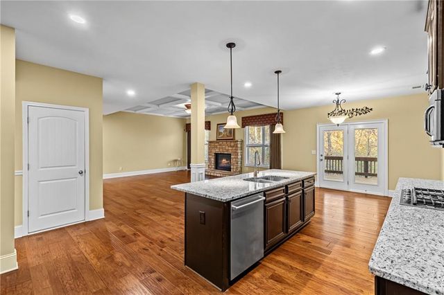 957 Pont Du Gard Ct, Buford, GA 30518