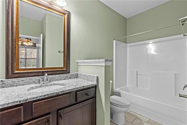 957 Pont Du Gard Ct, Buford, GA 30518