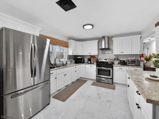 66 Lockwood Pl, Clifton City, NJ 07012