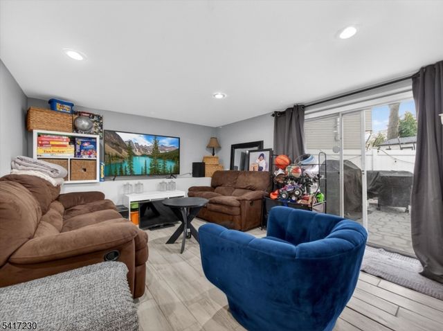 66 Lockwood Pl, Clifton City, NJ 07012