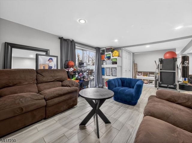 66 Lockwood Pl, Clifton City, NJ 07012