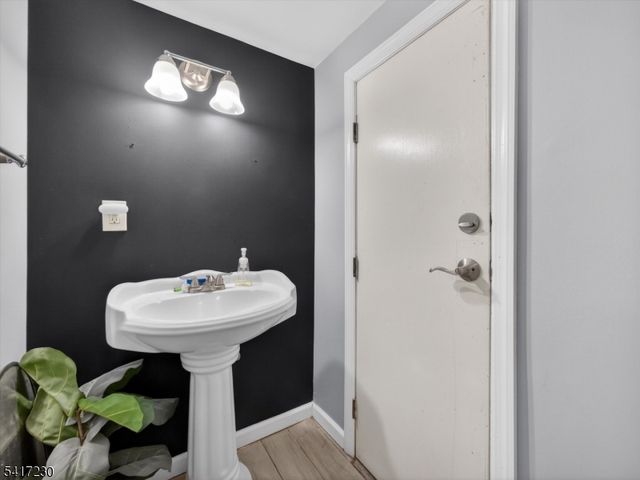 66 Lockwood Pl, Clifton City, NJ 07012