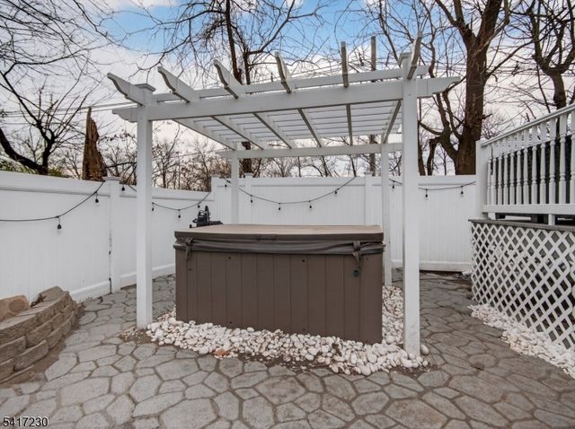 66 Lockwood Pl, Clifton City, NJ 07012