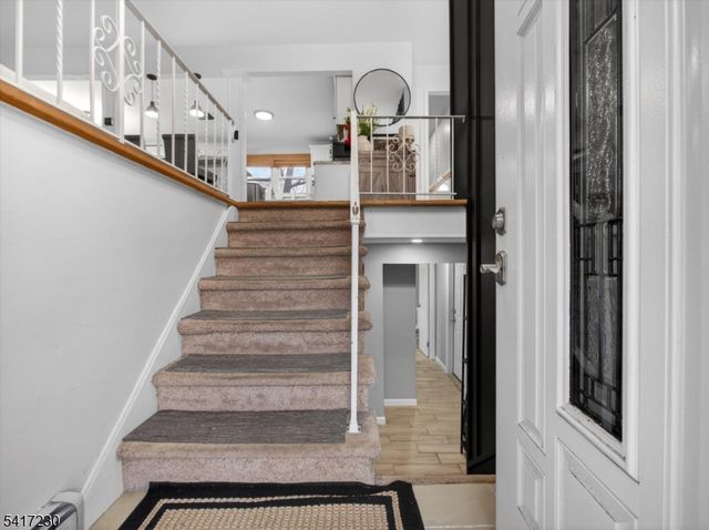 66 Lockwood Pl, Clifton City, NJ 07012