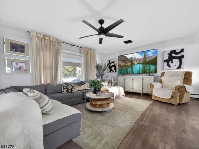 66 Lockwood Pl, Clifton City, NJ 07012