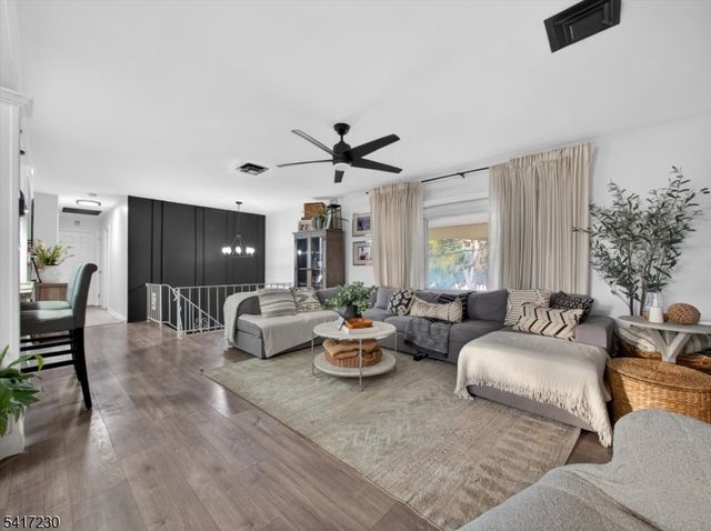 66 Lockwood Pl, Clifton City, NJ 07012