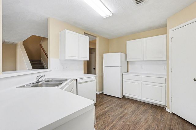 9530 Belleclaire Lane, Houston, TX 77044