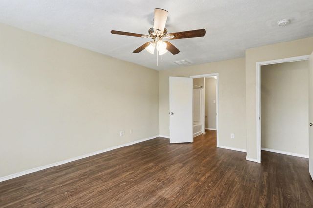 9530 Belleclaire Lane, Houston, TX 77044