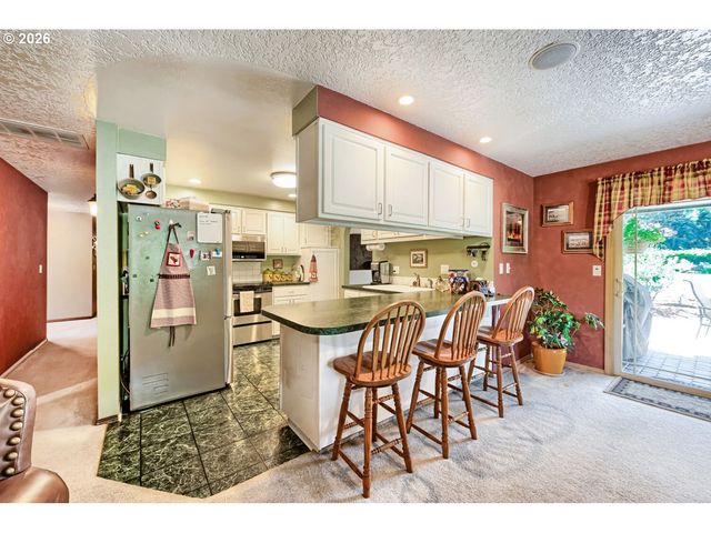 15337 S HATTAN Rd, Oregon City, OR 97045