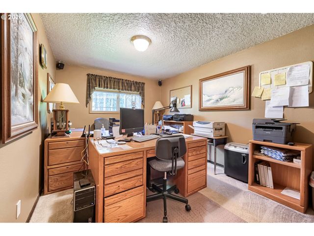 15337 S HATTAN Rd, Oregon City, OR 97045