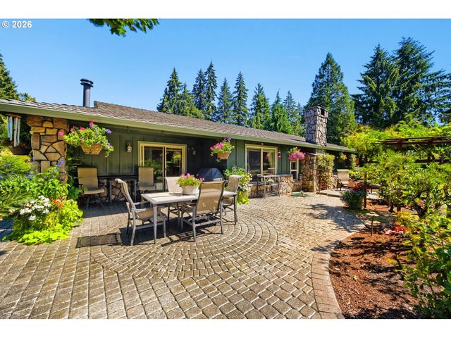 15337 S HATTAN Rd, Oregon City, OR 97045