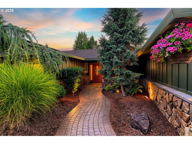 15337 S HATTAN Rd, Oregon City, OR 97045