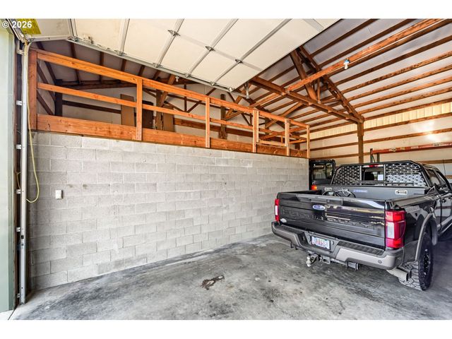 15337 S HATTAN Rd, Oregon City, OR 97045