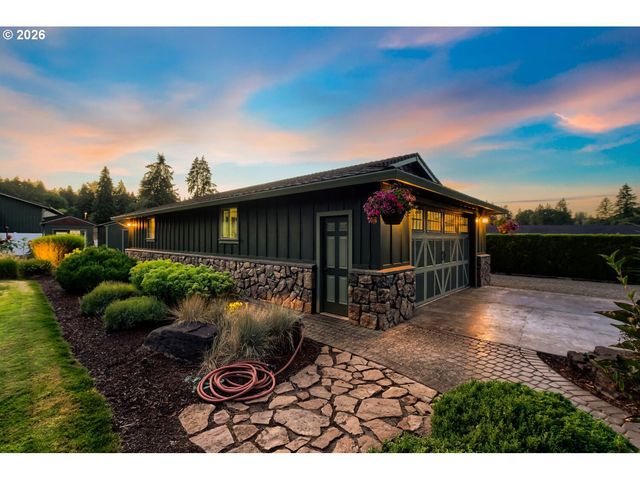 15337 S HATTAN Rd, Oregon City, OR 97045