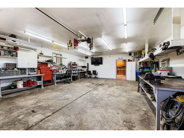 15337 S HATTAN Rd, Oregon City, OR 97045