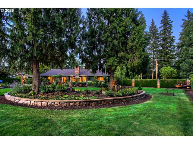 15337 S HATTAN Rd, Oregon City, OR 97045