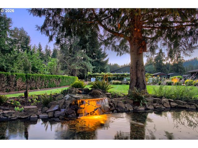 15337 S HATTAN Rd, Oregon City, OR 97045