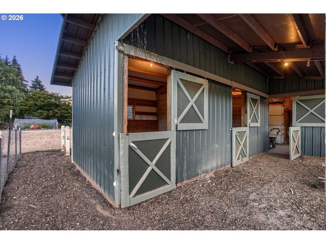 15337 S HATTAN Rd, Oregon City, OR 97045