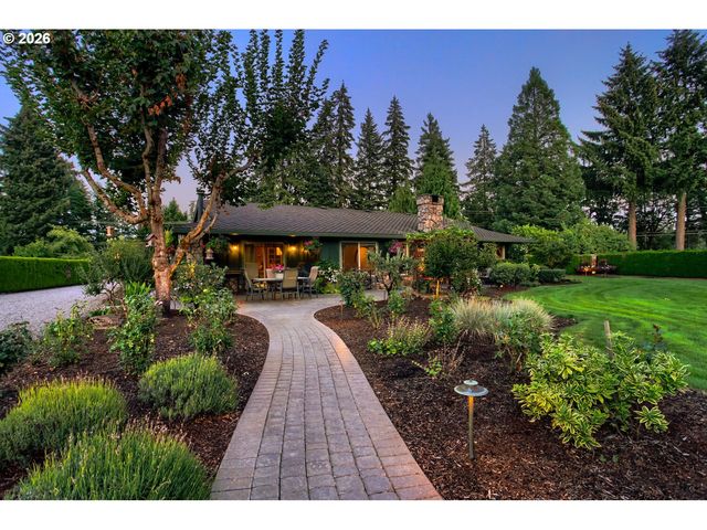 15337 S HATTAN Rd, Oregon City, OR 97045