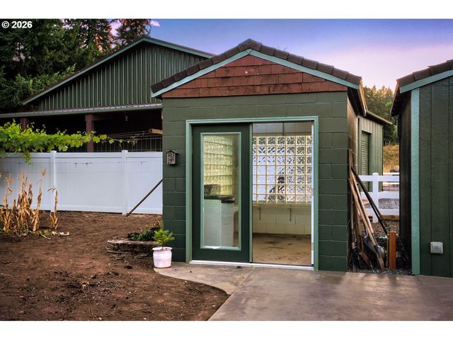 15337 S HATTAN Rd, Oregon City, OR 97045