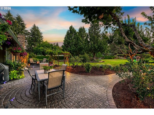 15337 S HATTAN Rd, Oregon City, OR 97045