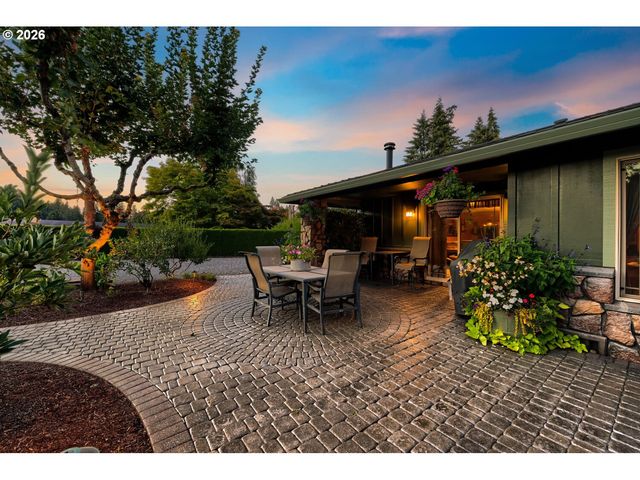 15337 S HATTAN Rd, Oregon City, OR 97045