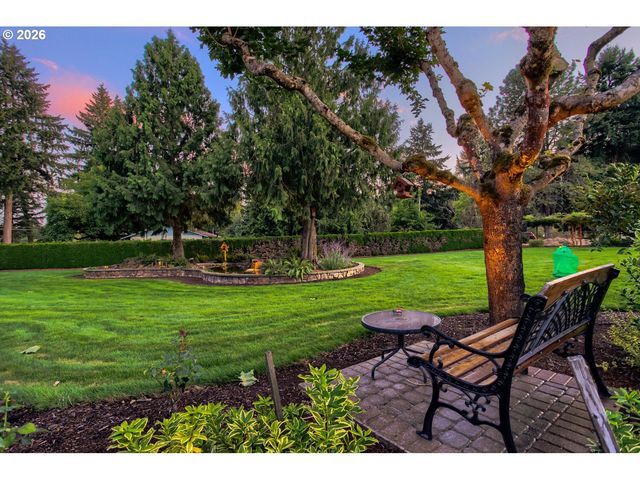 15337 S HATTAN Rd, Oregon City, OR 97045