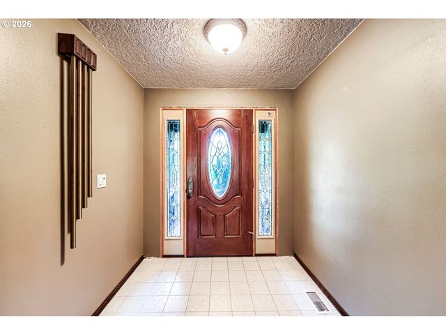15337 S HATTAN Rd, Oregon City, OR 97045