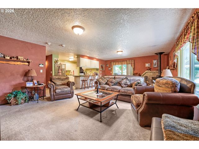 15337 S HATTAN Rd, Oregon City, OR 97045