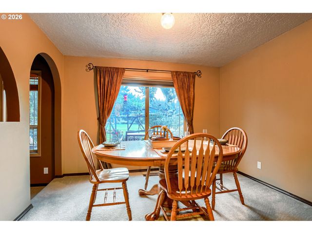 15337 S HATTAN Rd, Oregon City, OR 97045