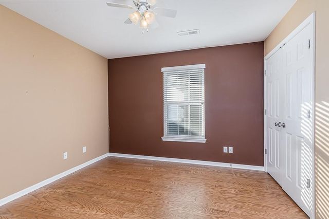 2308 Sycamore Drive, Tonganoxie, KS 66086