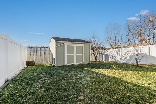 2308 Sycamore Drive, Tonganoxie, KS 66086