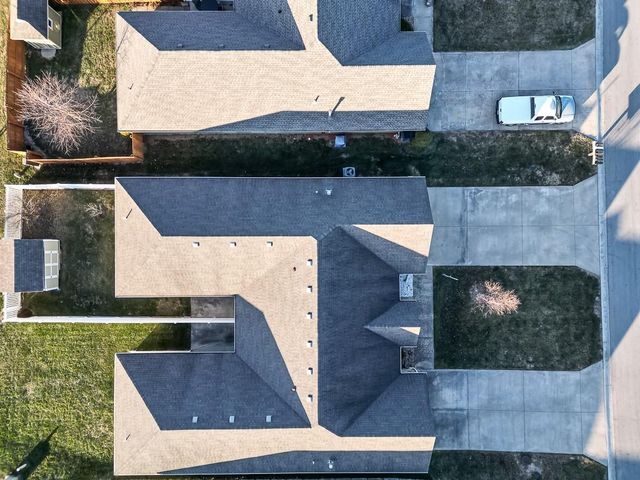 2308 Sycamore Drive, Tonganoxie, KS 66086