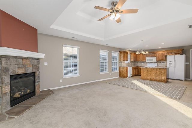 2308 Sycamore Drive, Tonganoxie, KS 66086