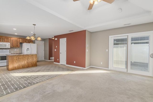 2308 Sycamore Drive, Tonganoxie, KS 66086