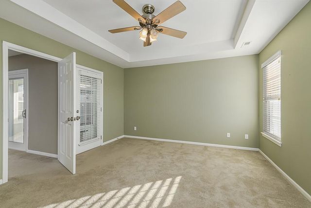 2308 Sycamore Drive, Tonganoxie, KS 66086