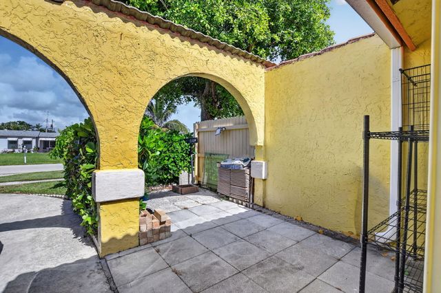 4460 NE 5th Avenue, Boca Raton, FL 33431