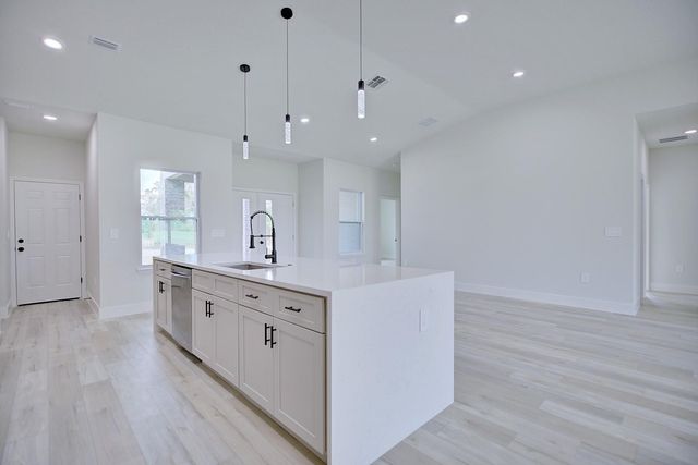 4900 Myrtle Beach Dr, Sebring, FL 33872