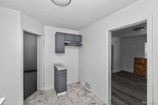 19162 Conley Street, Detroit, MI 48234