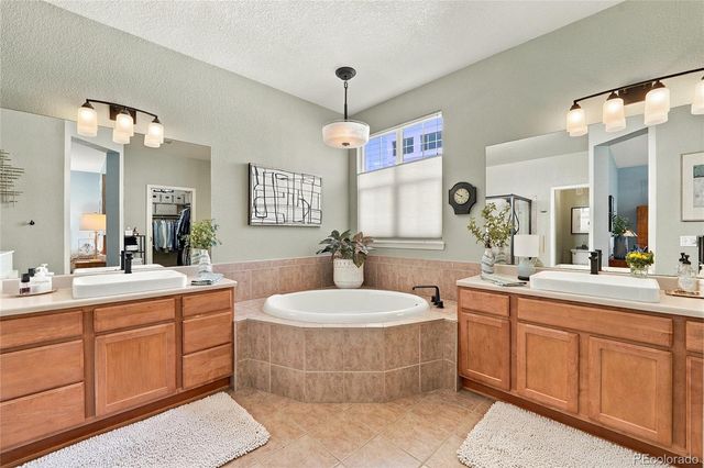 25265 E Park Crescent Drive, Aurora, CO 80016