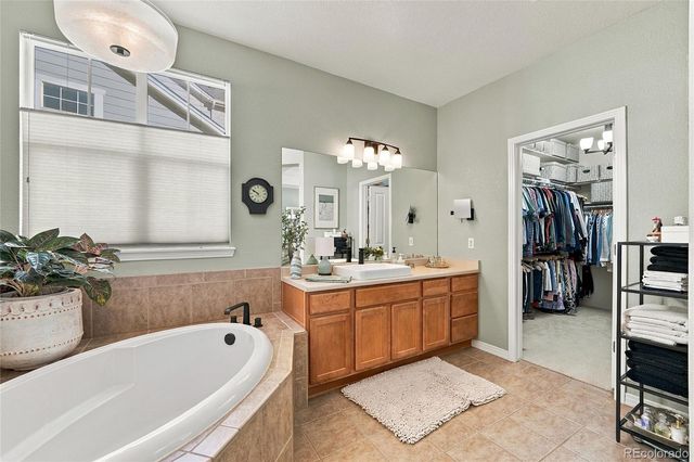 25265 E Park Crescent Drive, Aurora, CO 80016