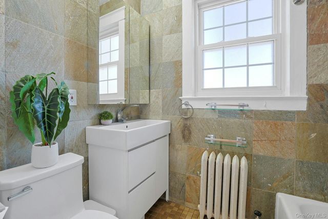 32 Lynwood Road, Scarsdale, NY 10583