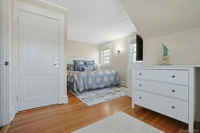 32 Lynwood Road, Scarsdale, NY 10583